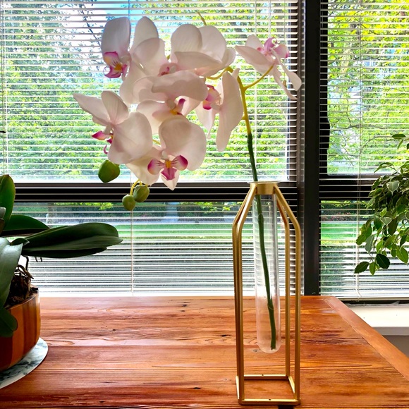 Modern Vase 🌺 - Picture 1 of 4